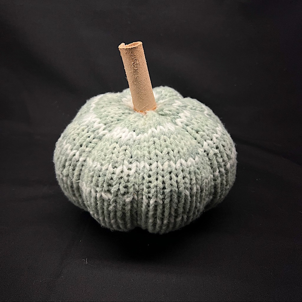 Knitted pumpkin